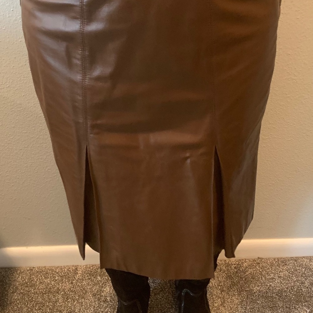 Vintage Etienne Aigner Genuine Leather Skirt side zip button Brown Size 10 - Picture 8 of 17